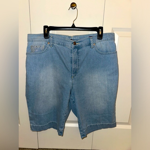 Gloria Vanderbilt capris‎ - Picture 1 of 4